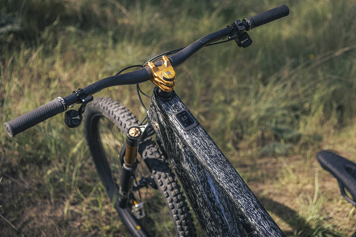 Haz tu bici única con OAK Components. #BikeCheck Specialized Turbo Levo “OAK Edition”