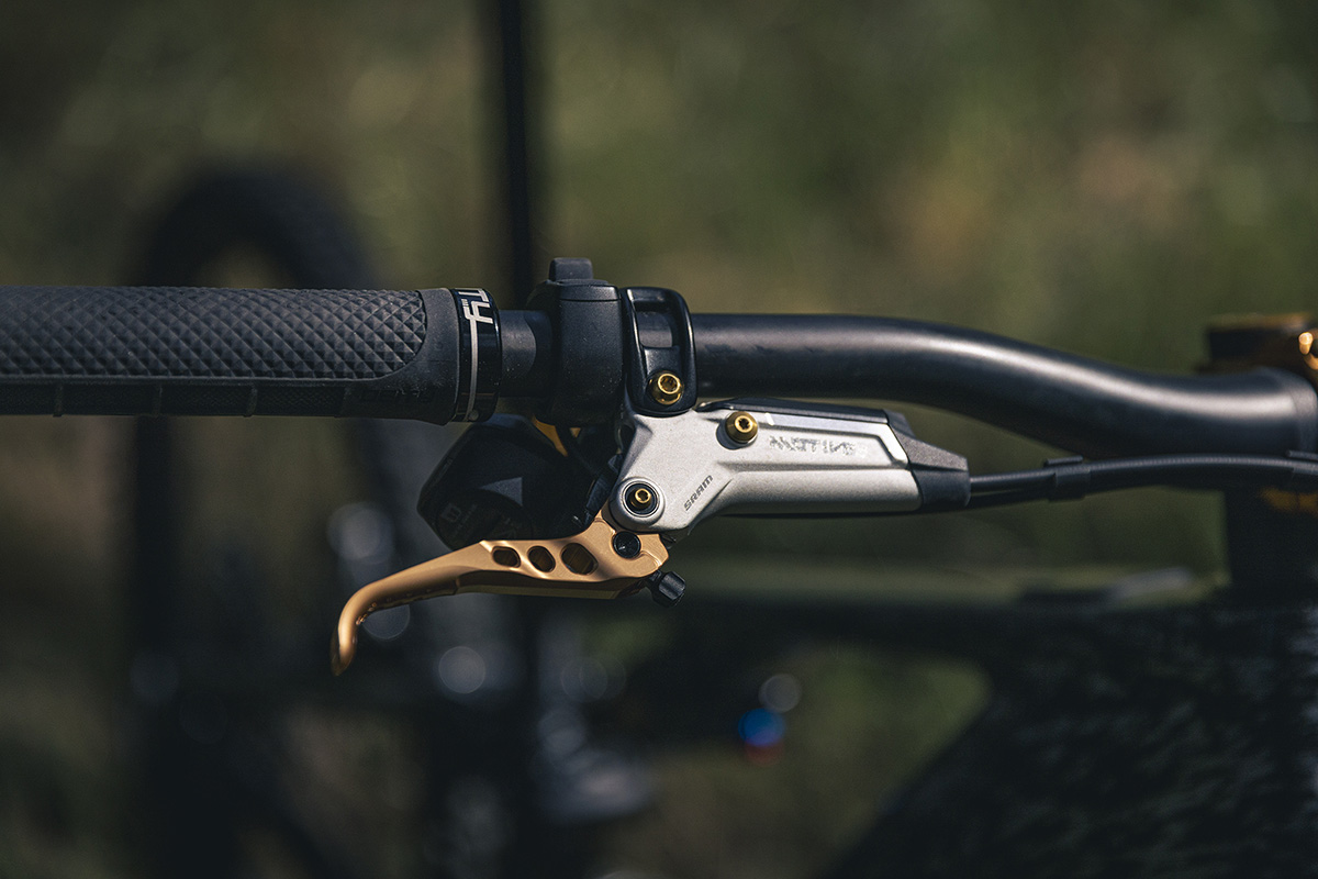Haz tu bici única con OAK Components. #BikeCheck Specialized Turbo Levo “OAK Edition”