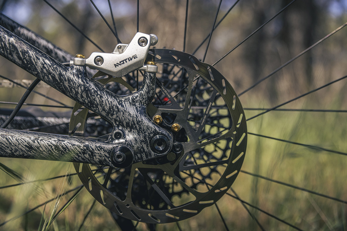 Haz tu bici única con OAK Components. #BikeCheck Specialized Turbo Levo “OAK Edition”