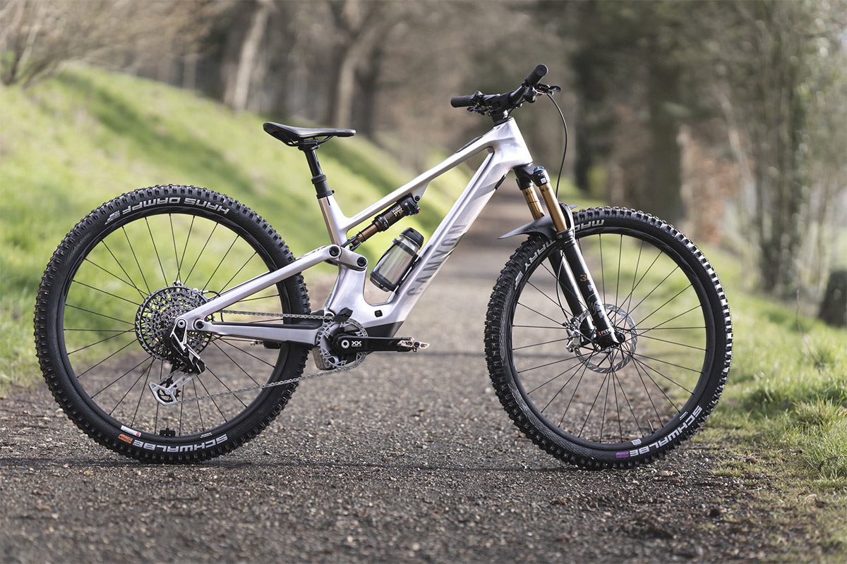 Canyon presenta la nueva Neuron:ONfly, su primera e-bike ligera para trail, con BOSCH SX y 140/140 mm