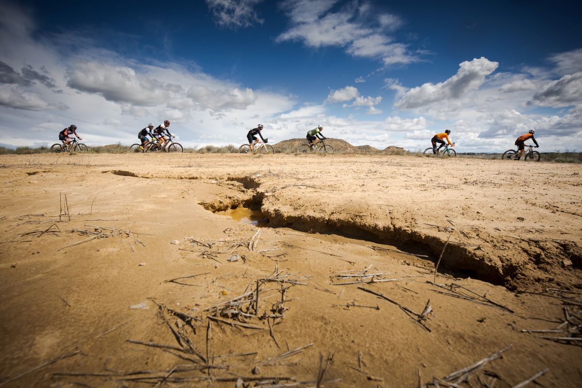 Practicar MTB con calor ¿cómo vestirse?