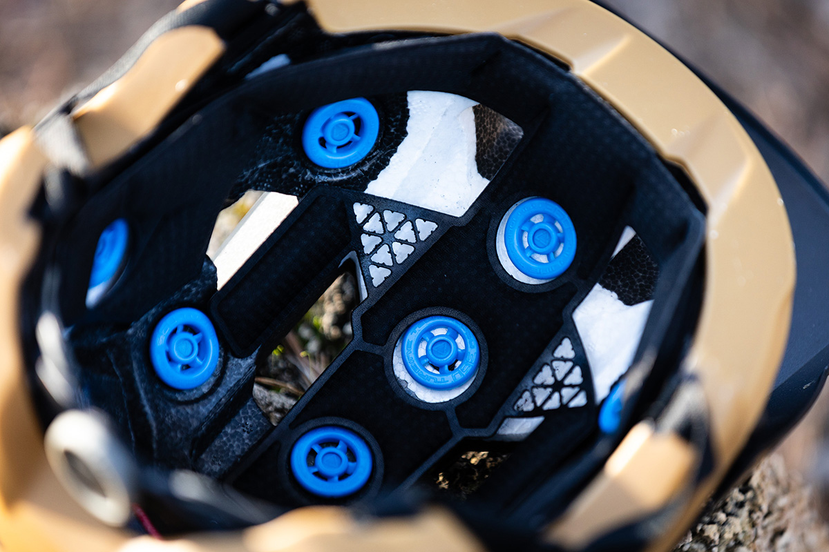 Comprar un casco de MTB ¿En qué te debes fijar y cómo probarlo antes de comprar?
