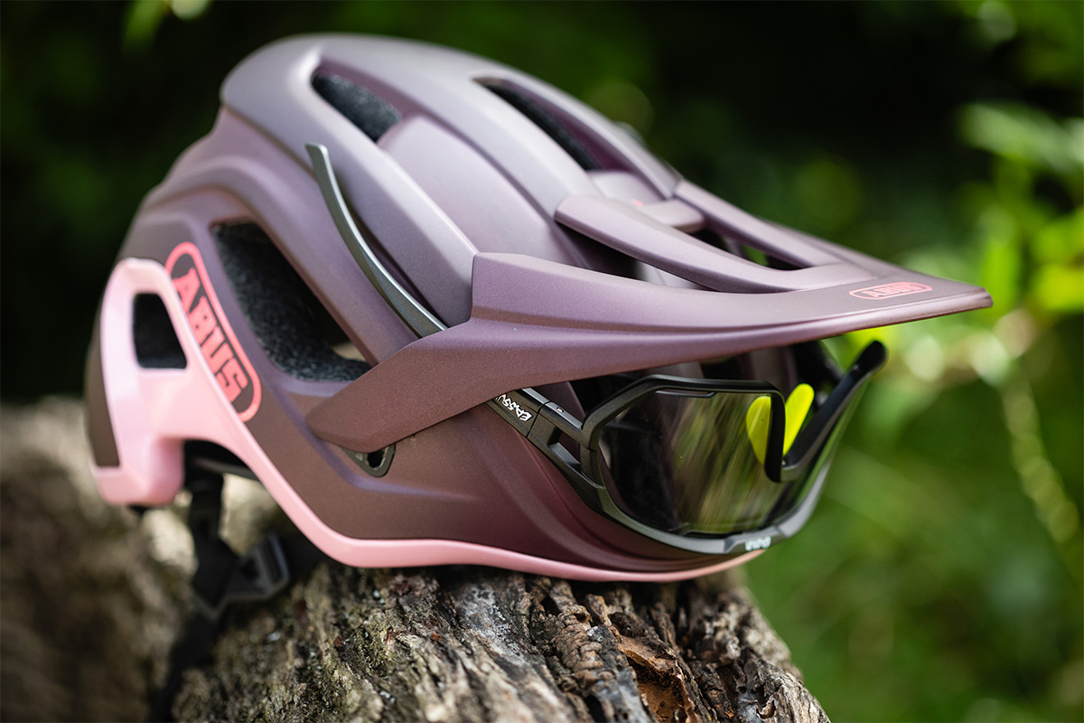 Comprar un casco de MTB ¿En qué te debes fijar y cómo probarlo antes de comprar?