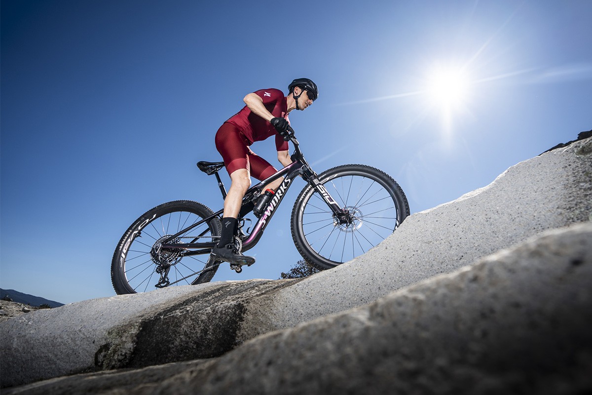 Domina las subidas: 3 consejos para subir más rápido con tu MTB