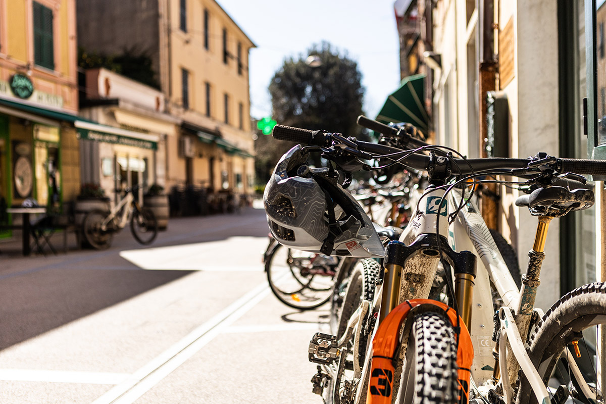 Visitamos Finale Ligure, un destino MTB que se ha convertido en la meca del enduro mundial. Te contamos por qué.