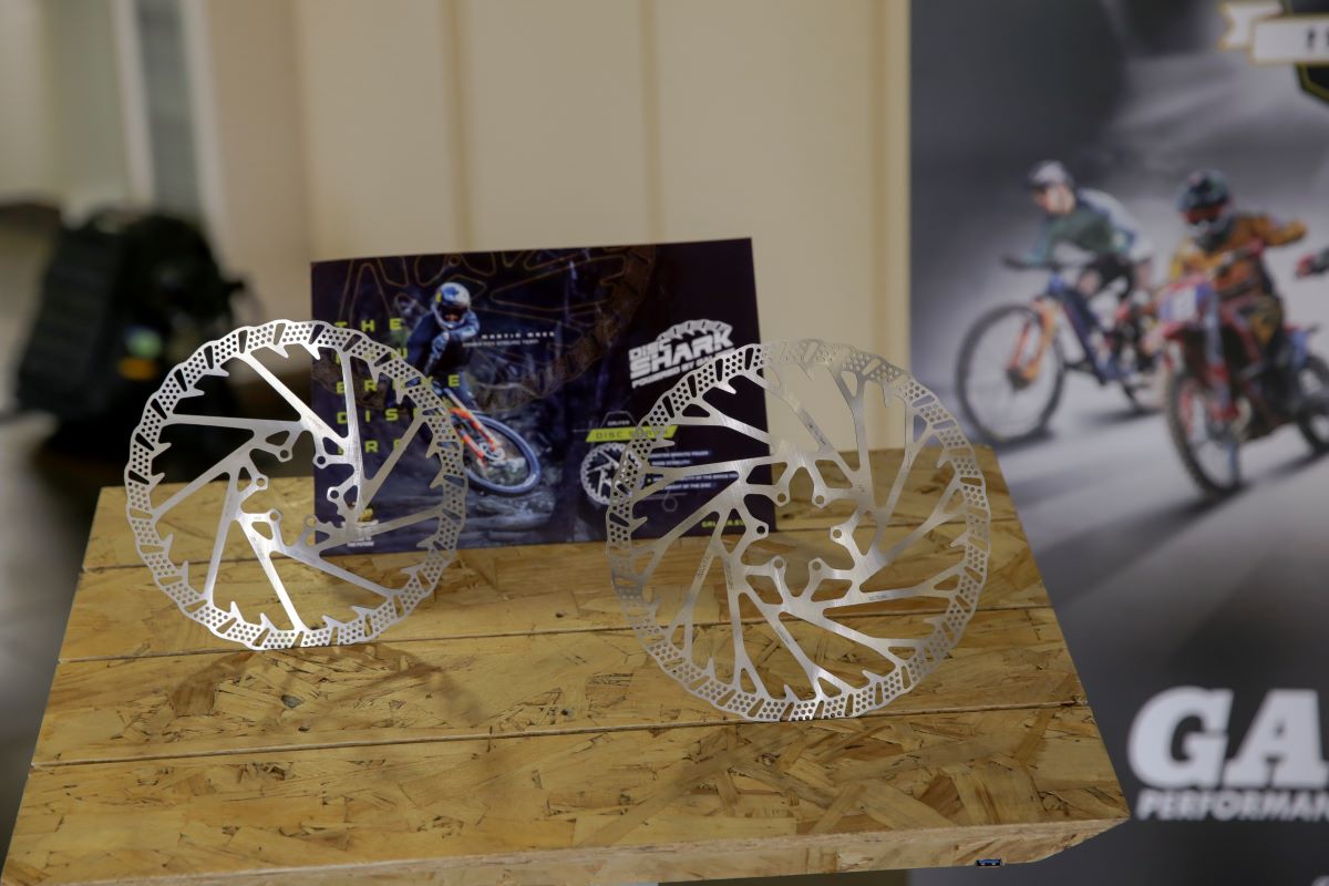 Las ventajas de combinar las pastillas Pro (las verdes) y los discos Shark de Galfer