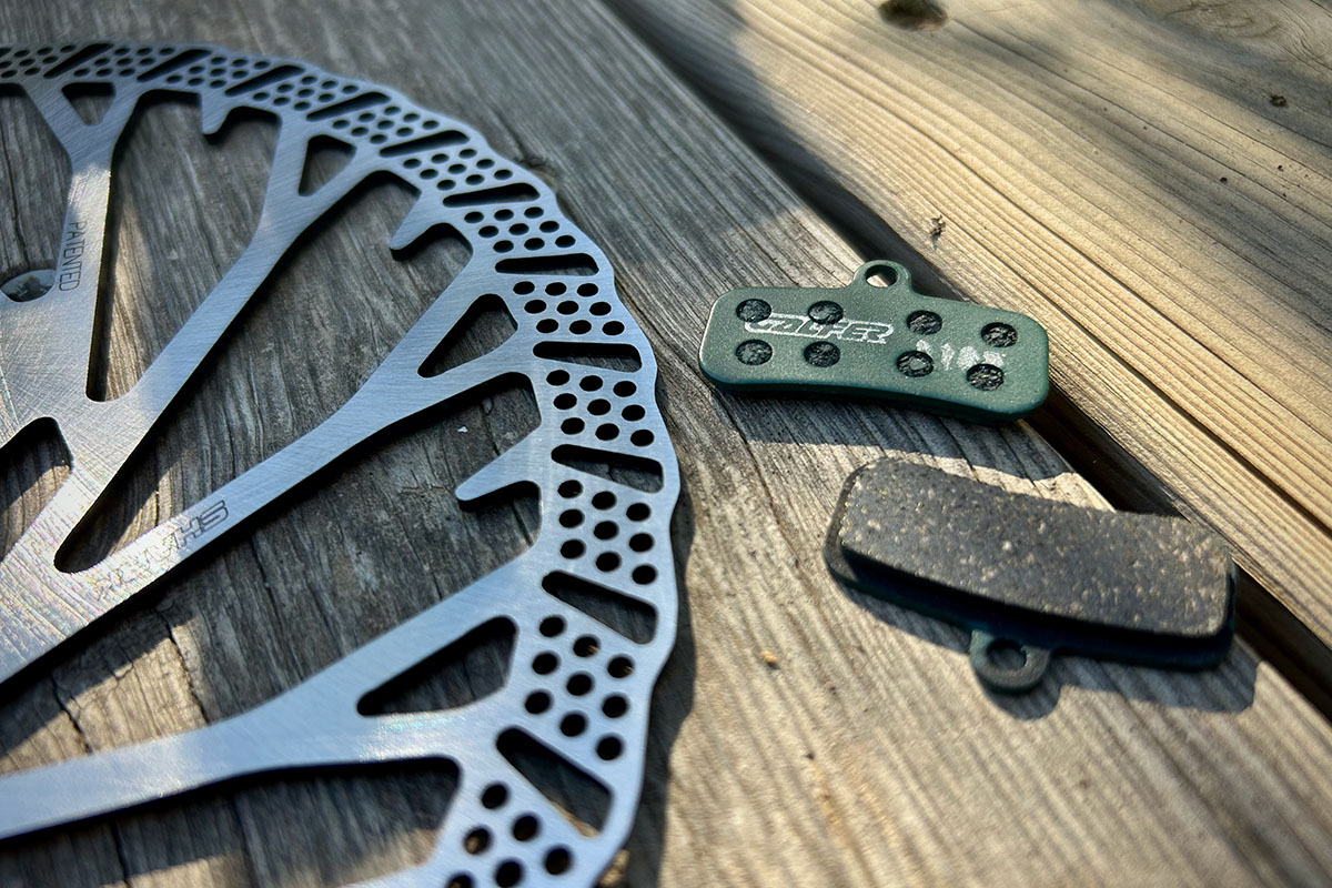 Las ventajas de combinar las pastillas Pro (las verdes) y los discos Shark de Galfer