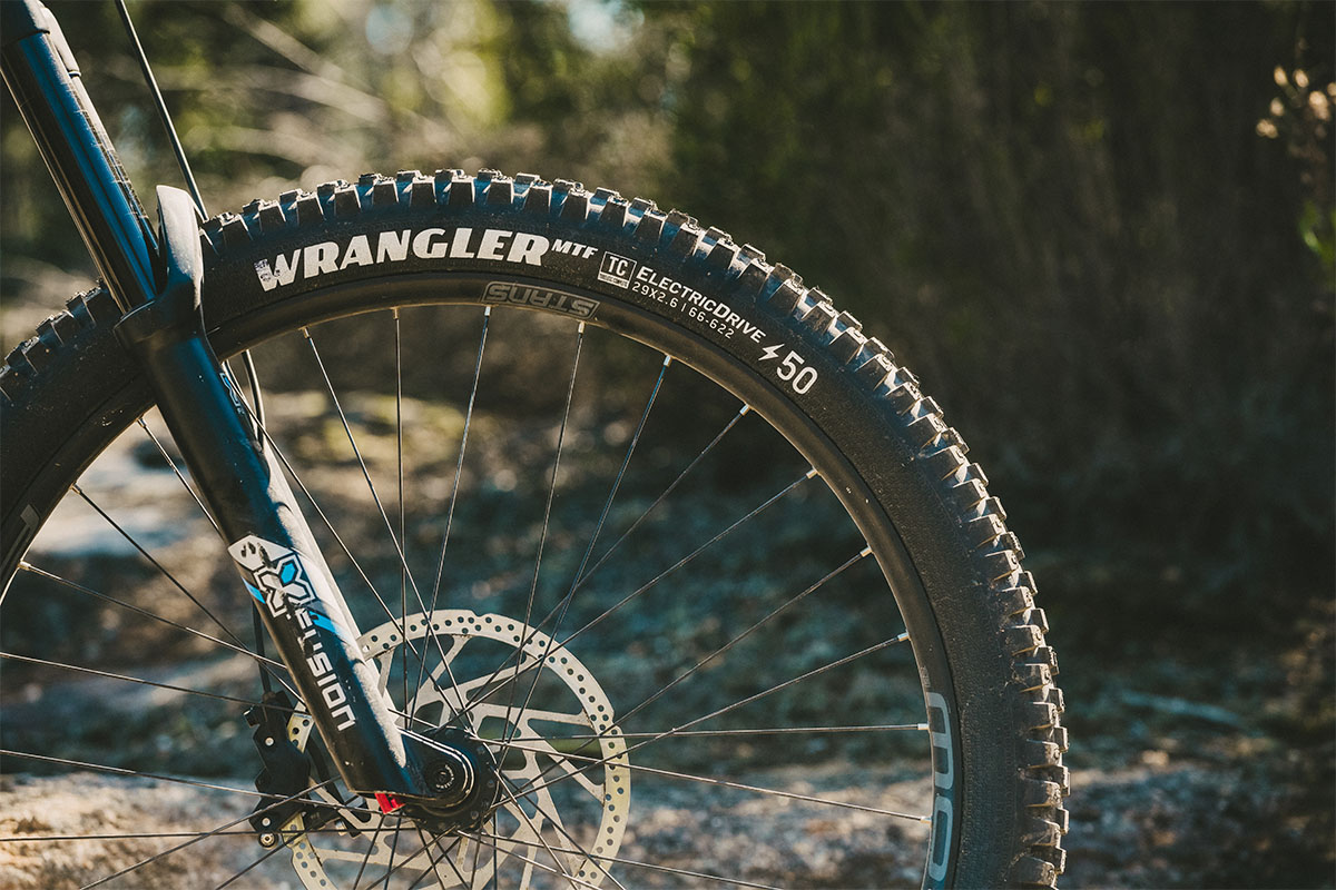 Nuevo neumático Goodyear Wrangler para Enduro y e-bikes en terreno seco y rocoso