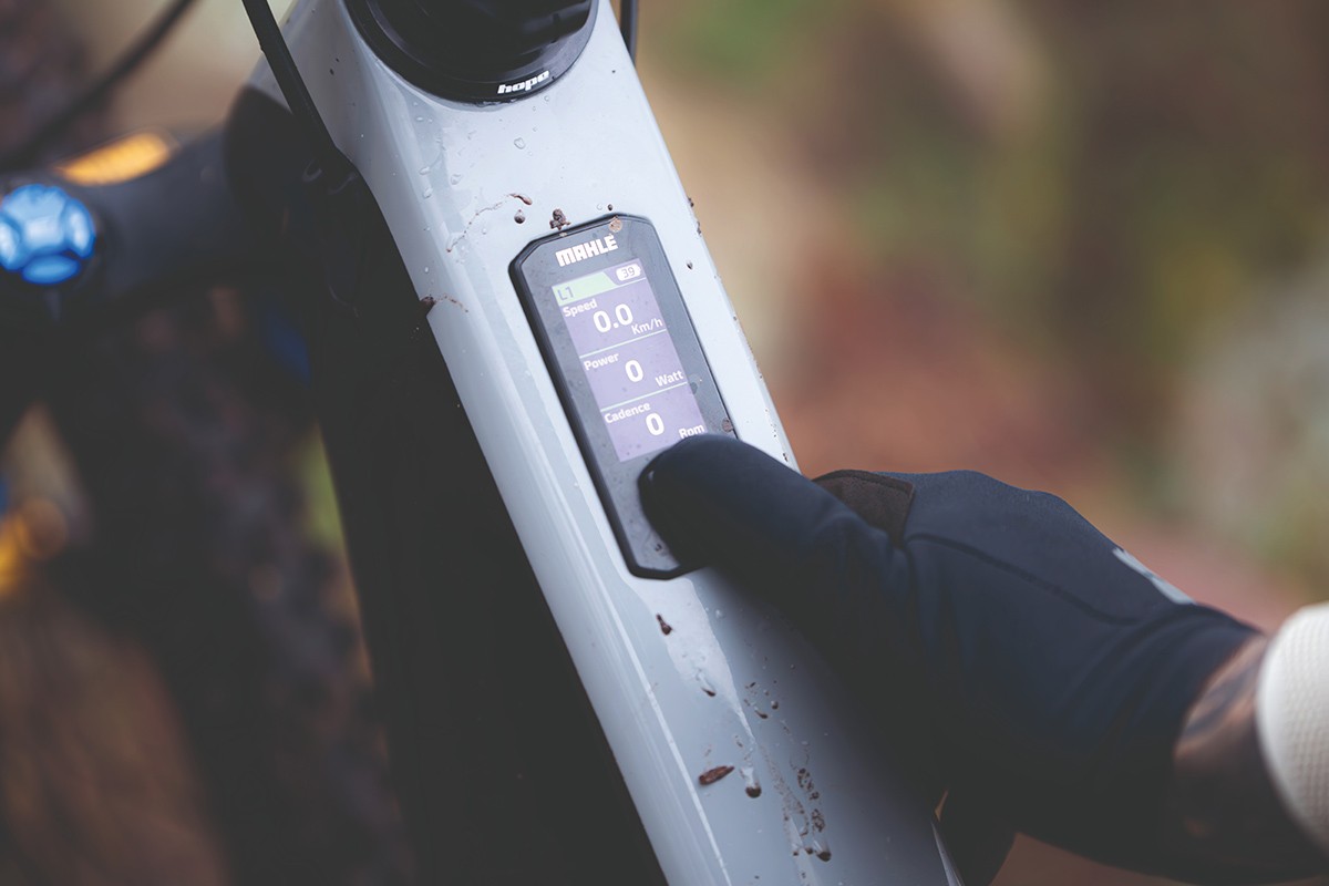 La importancia del desarrollo del hardware y el software para e-bikes. El ejemplo del Mahle M40