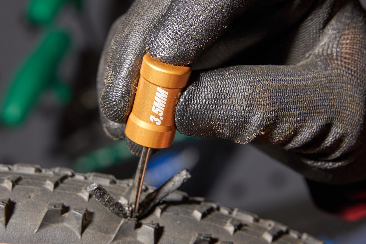 Si tienes tubeless, lleva siempre mechas contigo: por qué las necesitas y cómo usarlas