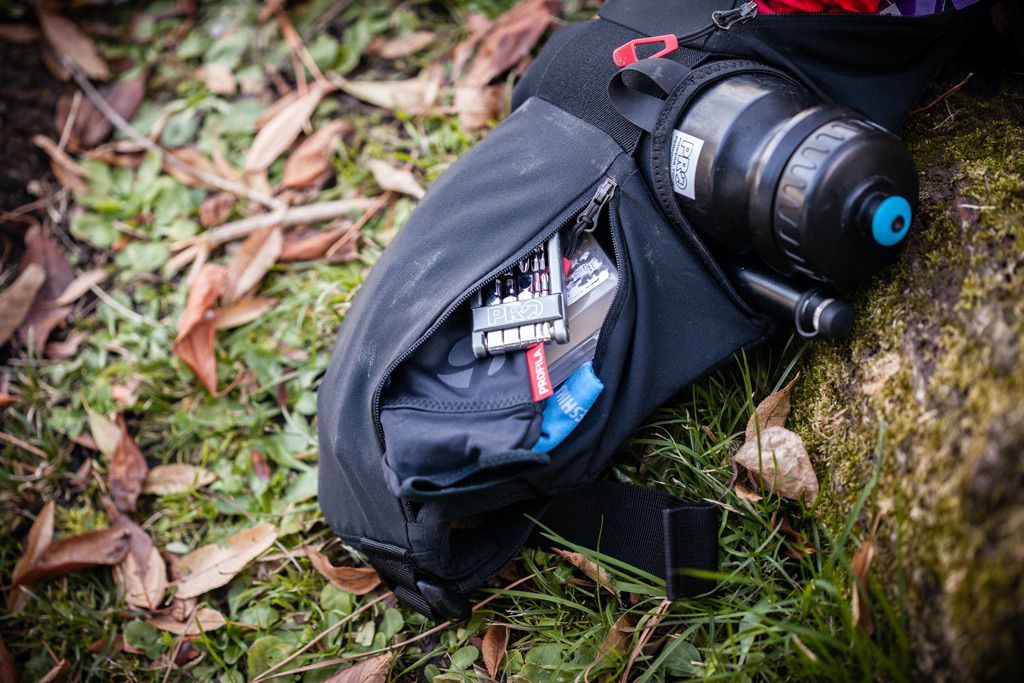 El "Kit de Supervivencia" minimalista para MTB: Qué llevar y dónde guardarlo