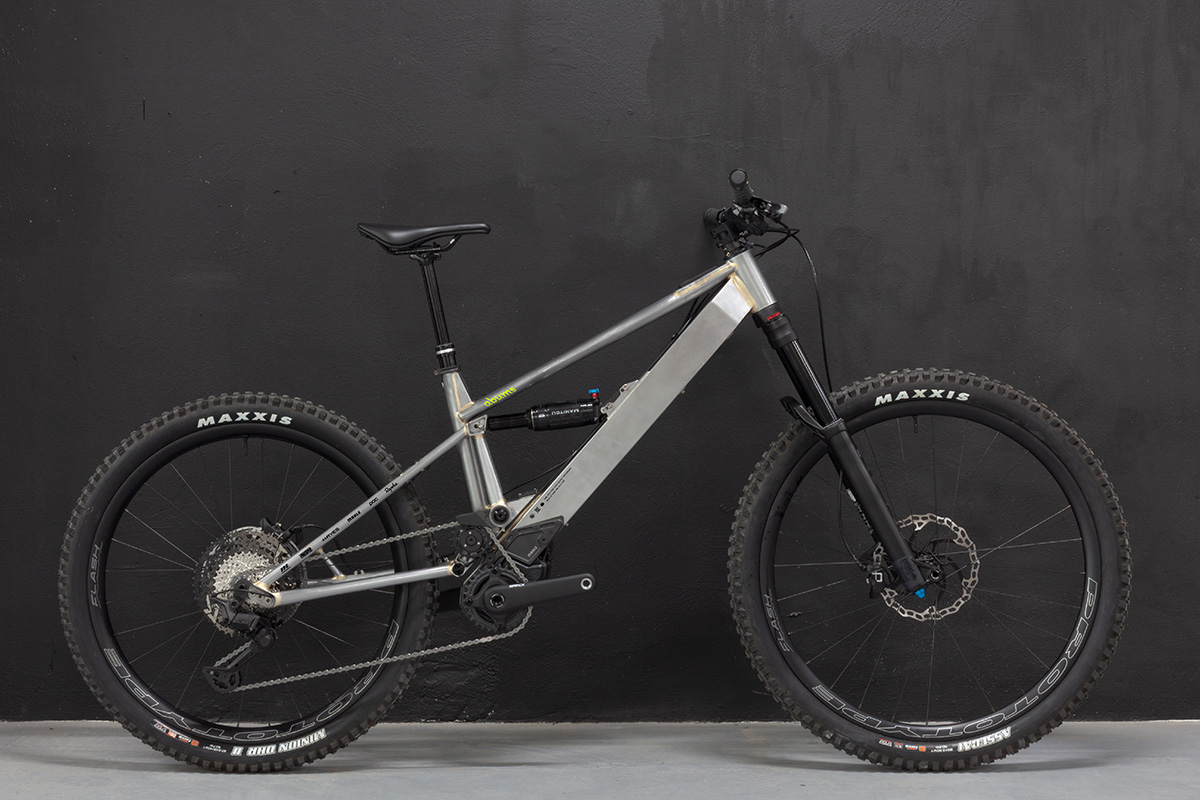 ABUMS Model One: así es la eMTB de acero fabricada en España con el Mahle M40