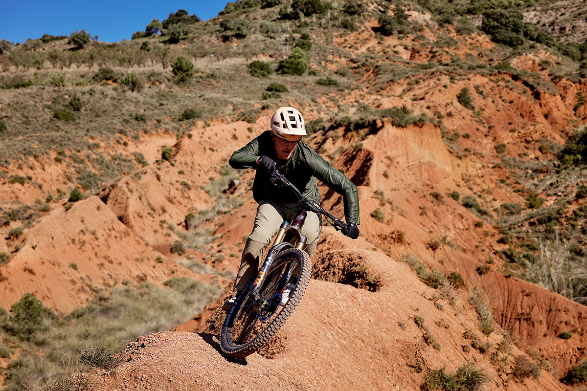 Un casco de enduro con doble capa de protección: nuevo Lazer Impala KinetiCore DualCore