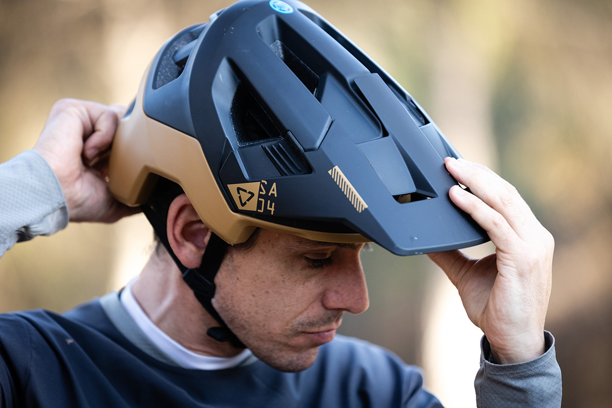 Probamos el casco Leatt ALLMTN 4.0: máxima cobertura y protección para trail-enduro con Turbine 360º
