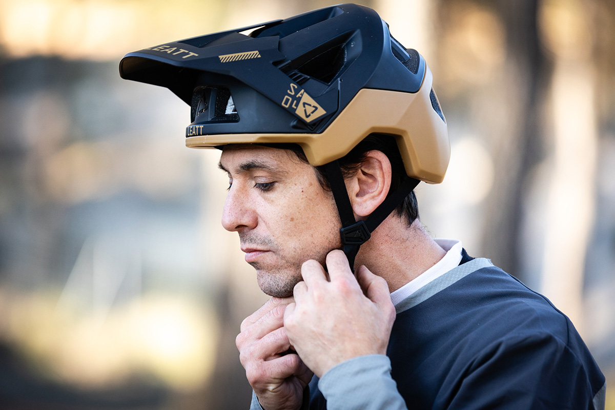 Probamos el casco Leatt ALLMTN 4.0: máxima cobertura y protección para trail-enduro con Turbine 360º