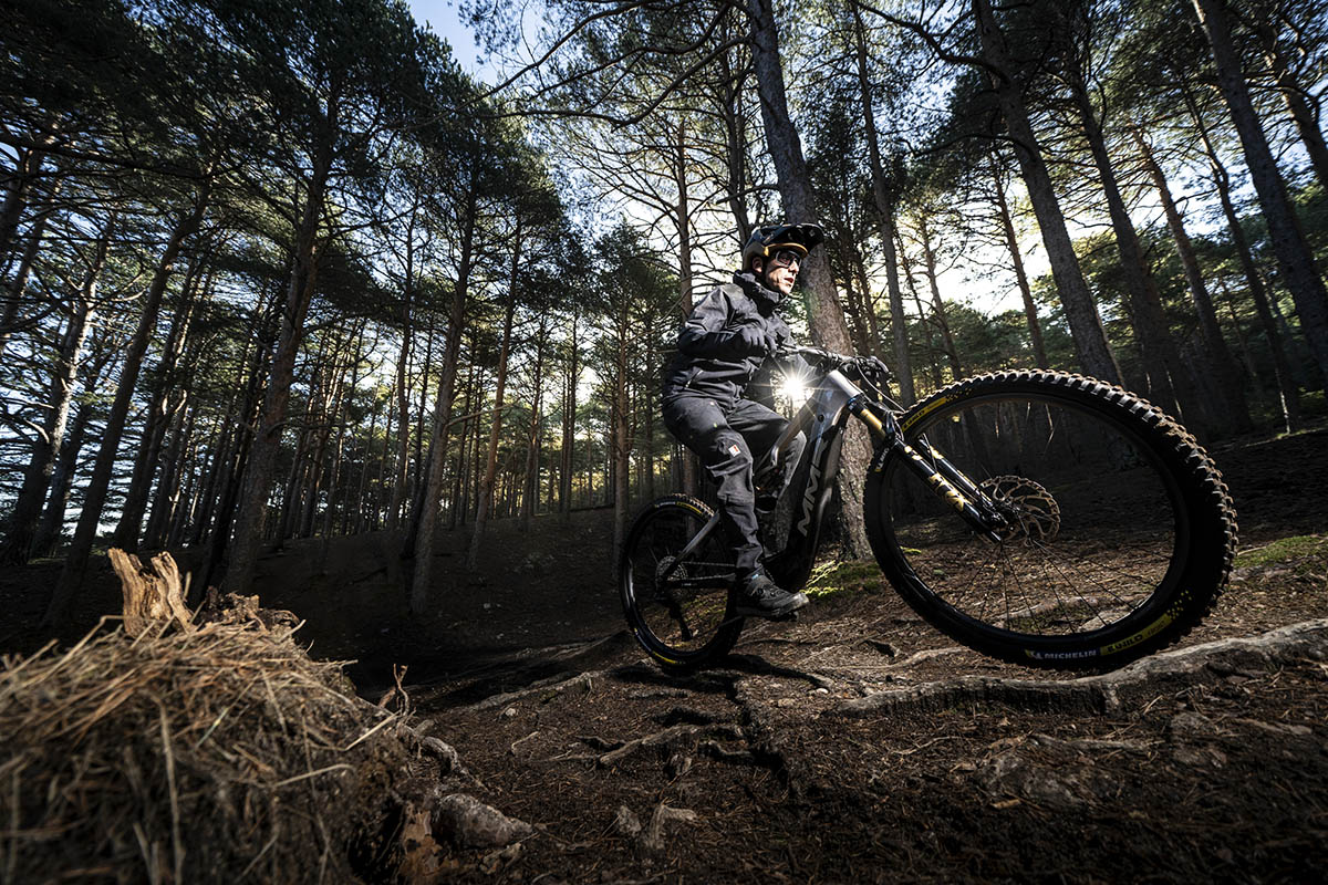 Una e-bike para muchos y para recorrer mucho. Probamos la MMR Quercus 00