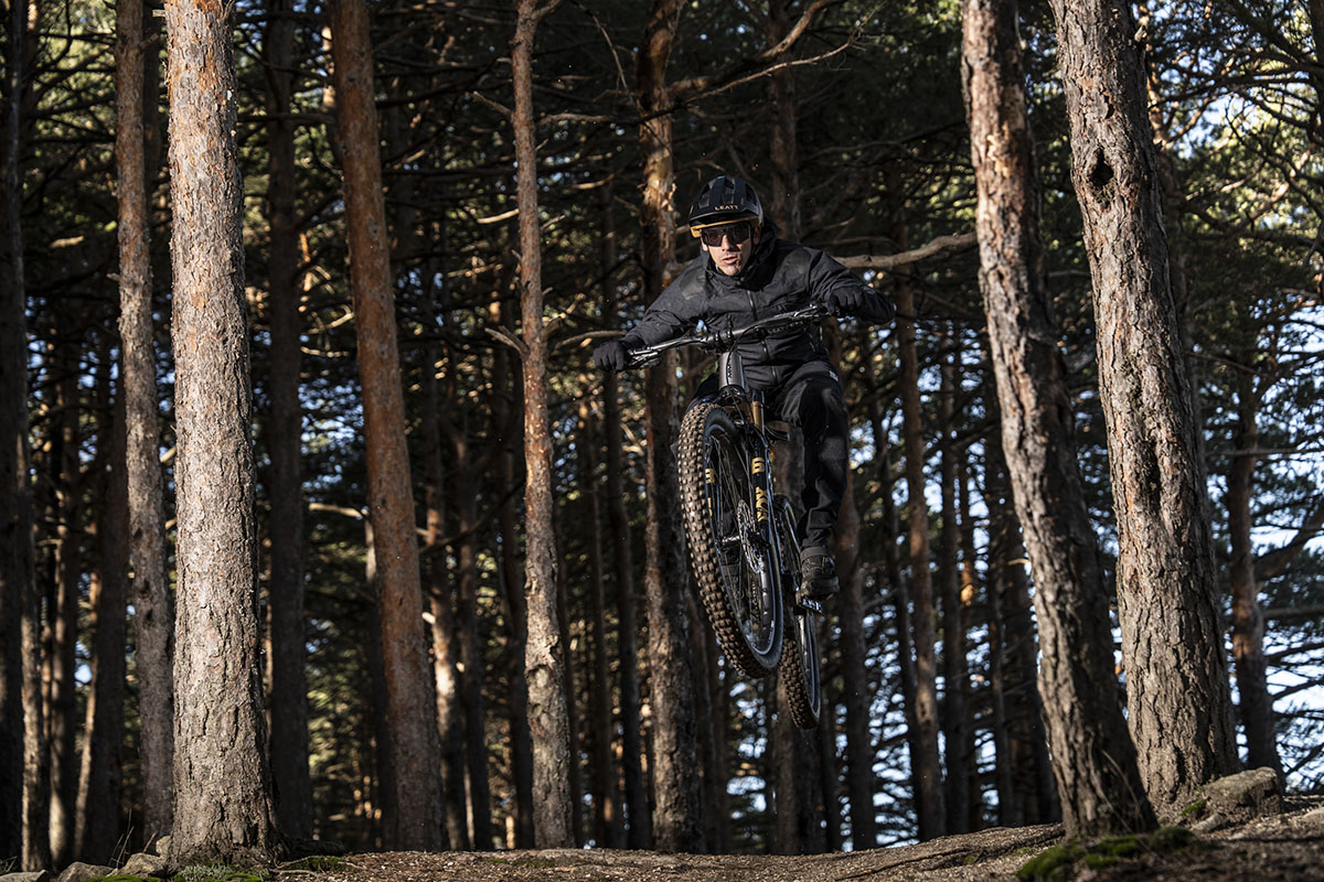 Una e-bike para muchos y para recorrer mucho. Probamos la MMR Quercus 00