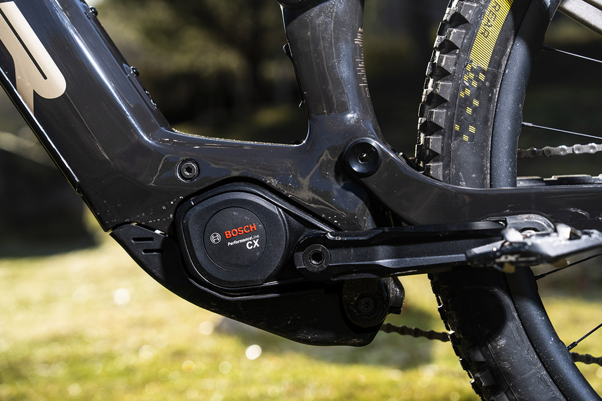 Una e-bike para muchos y para recorrer mucho. Probamos la MMR Quercus 00