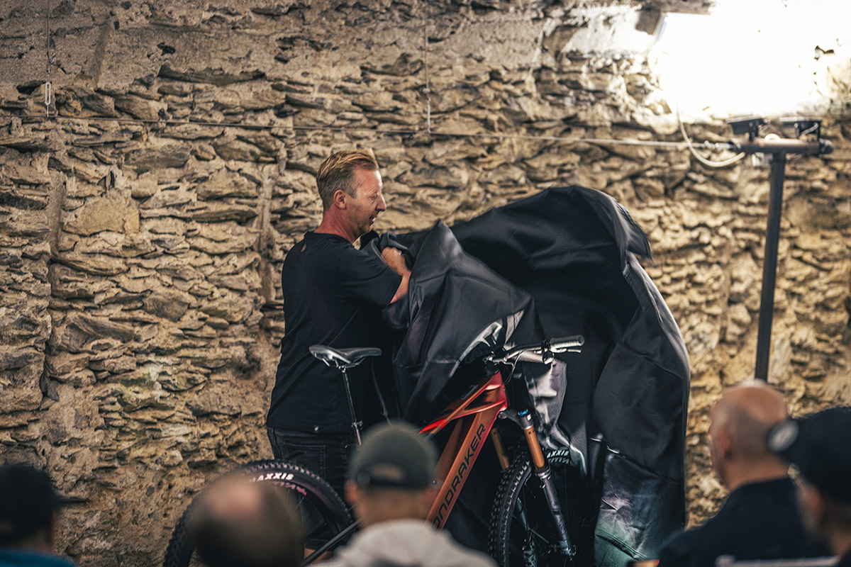 Primeras Pedaladas: Nueva Mondraker Crafty Carbon 2025, con el nuevo BOSCH CX y geometría actualizada