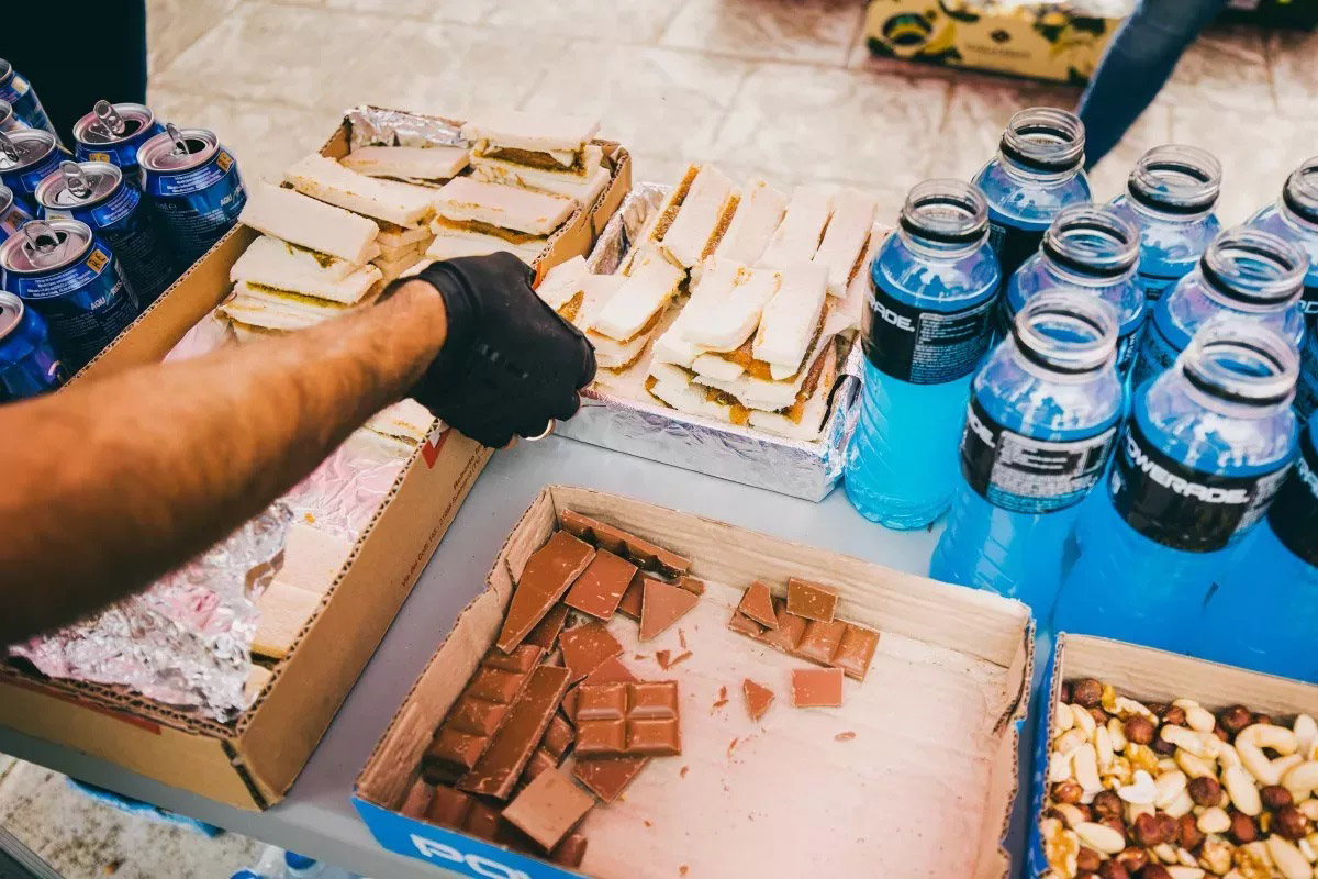 Nutrición MTB: La "Regla de los 45 Minutos" para evitar la pájara y rendir al máximo