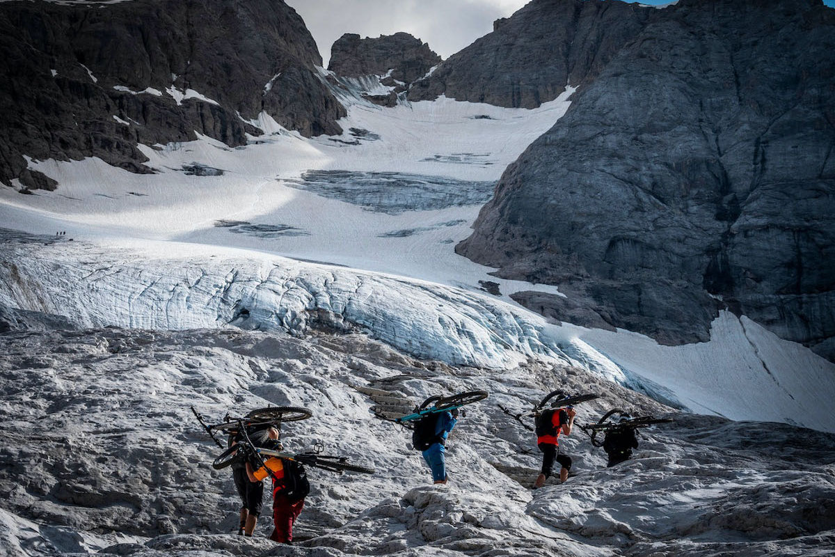 ¡Recárgate! Nutrición e hidratación durante y después de rutas largas, con frío y lluvia