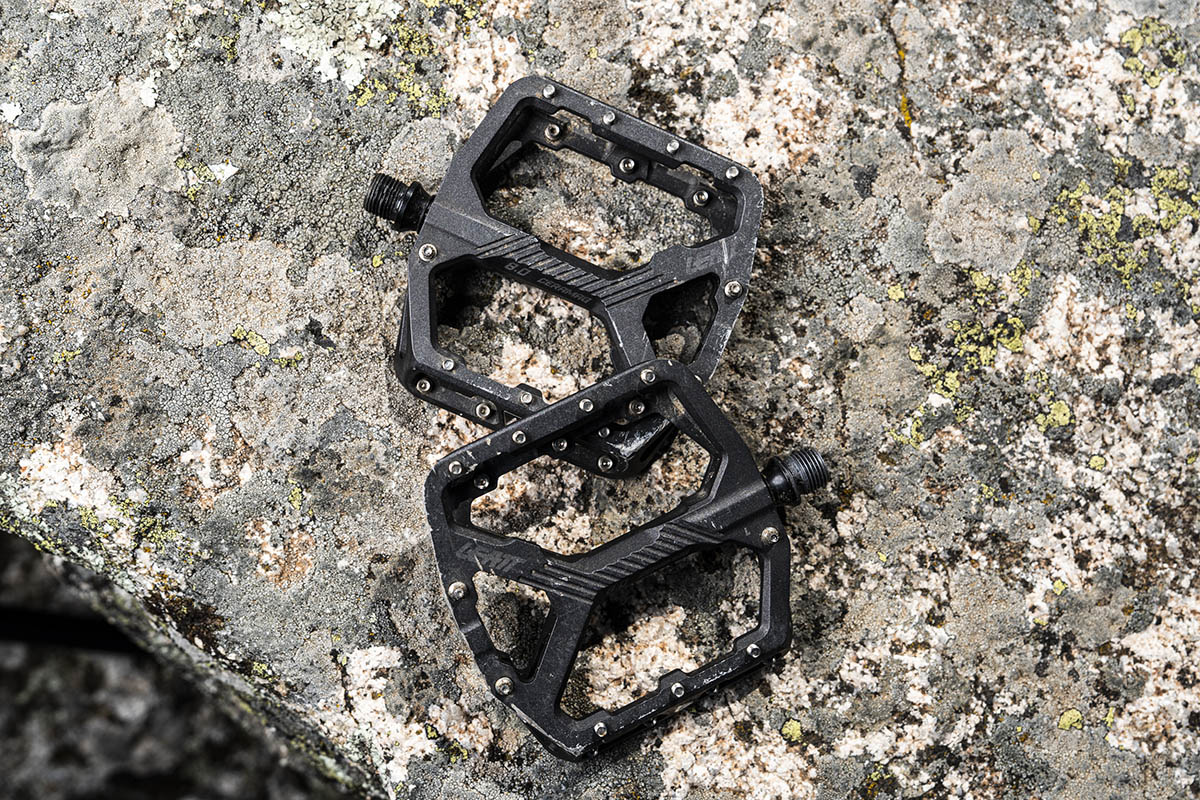 Probamos los pedales Leatt CeraMAG AM 8.0 Flat: Magnesio y recubrimiento cerámico