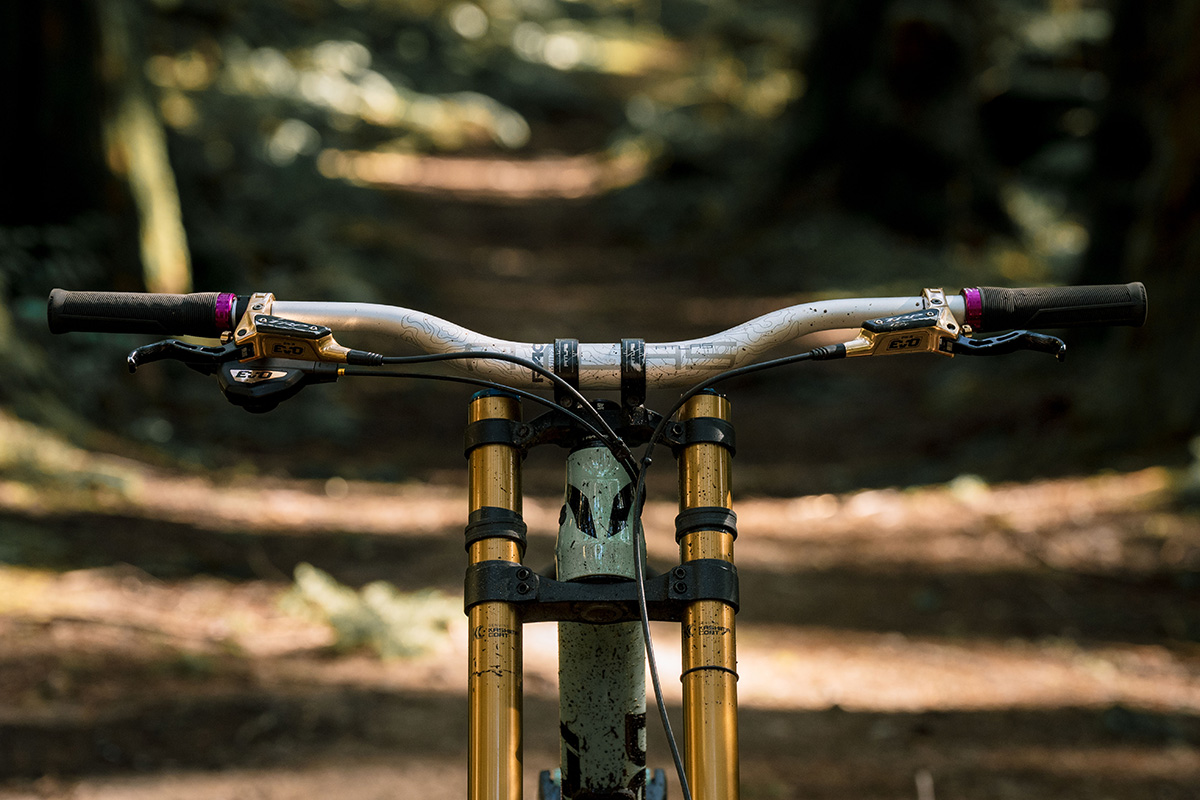 Nuevo manillar Race Face Atlas: resistencia y tecnología GL Tune para más absorción vertical