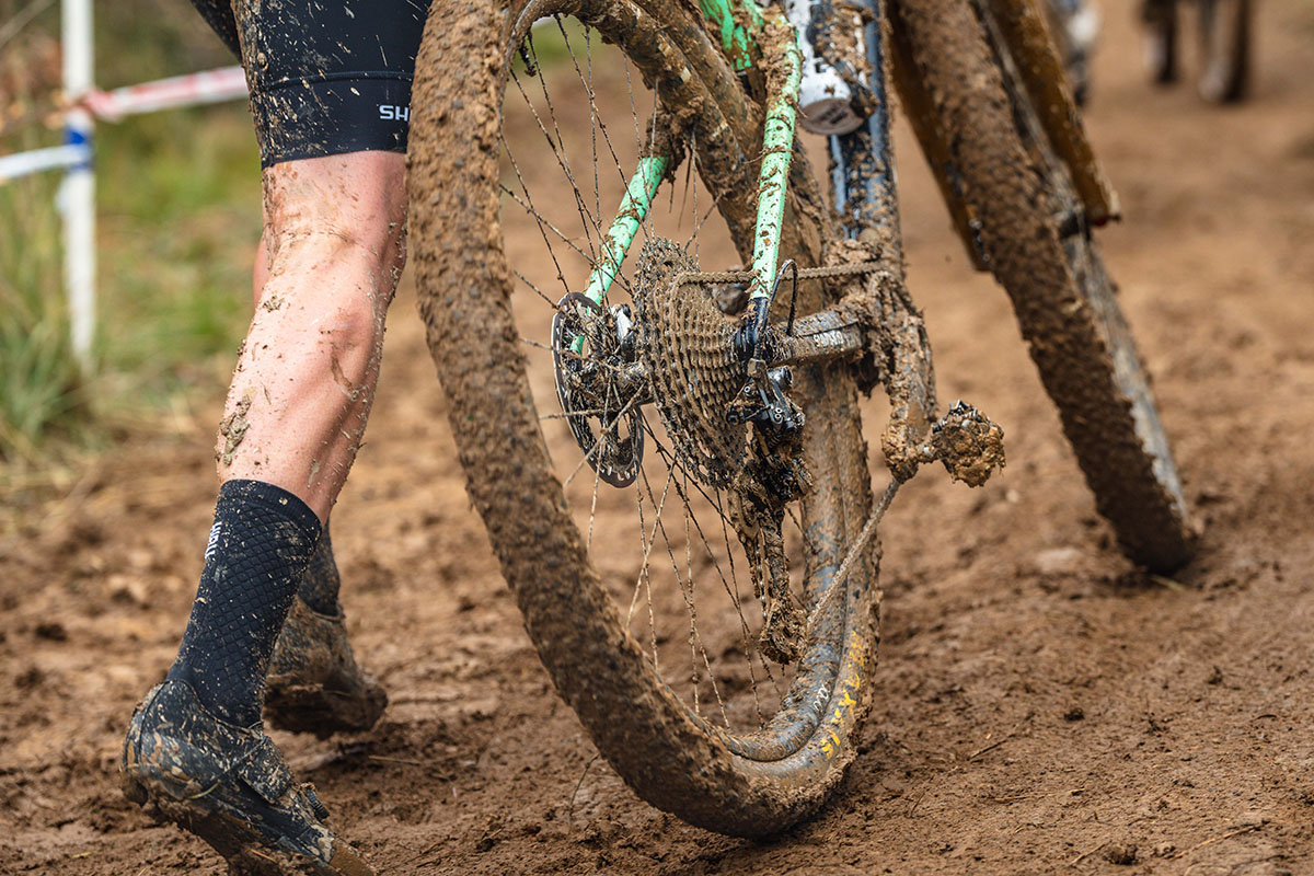 Elige bien tus ruedas para barro y frío: la preparación definitiva para el invierno