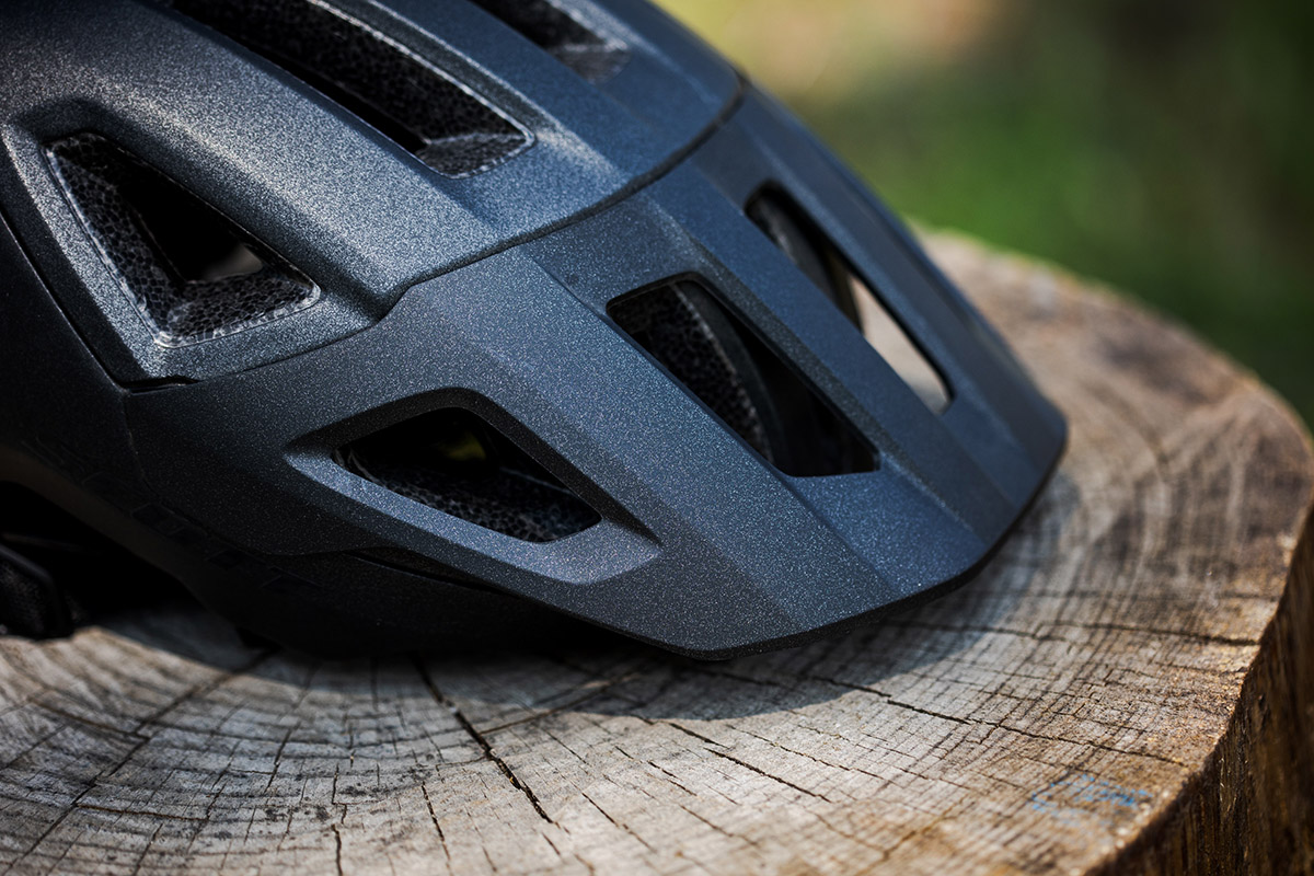 Probamos el casco Scott Tago Plus, protección para trail y e-bikes
