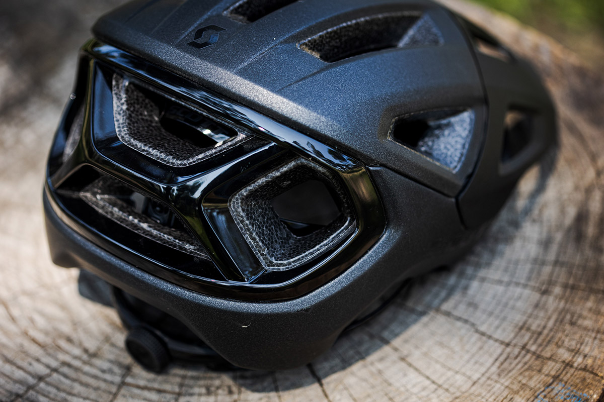 Probamos el casco Scott Tago Plus, protección para trail y e-bikes