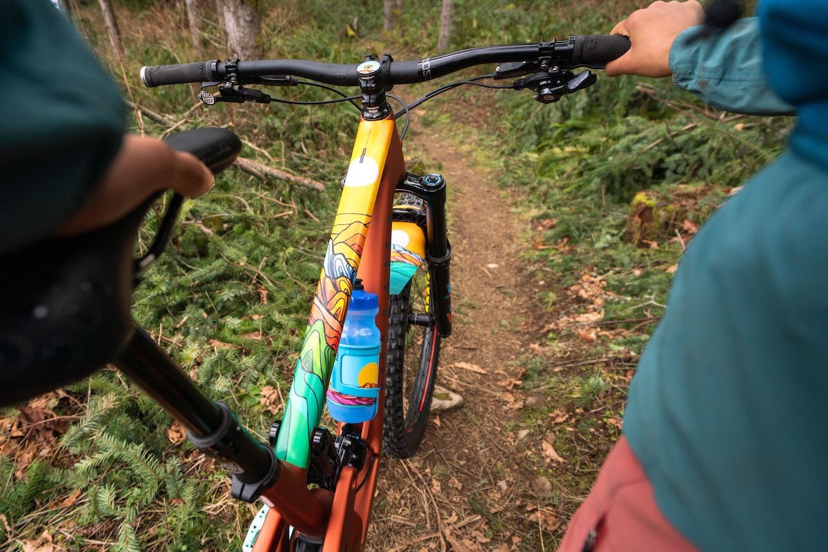 5 señales de alarma de que vas mal sentado en tu MTB (y cómo solucionarlo en ruta)