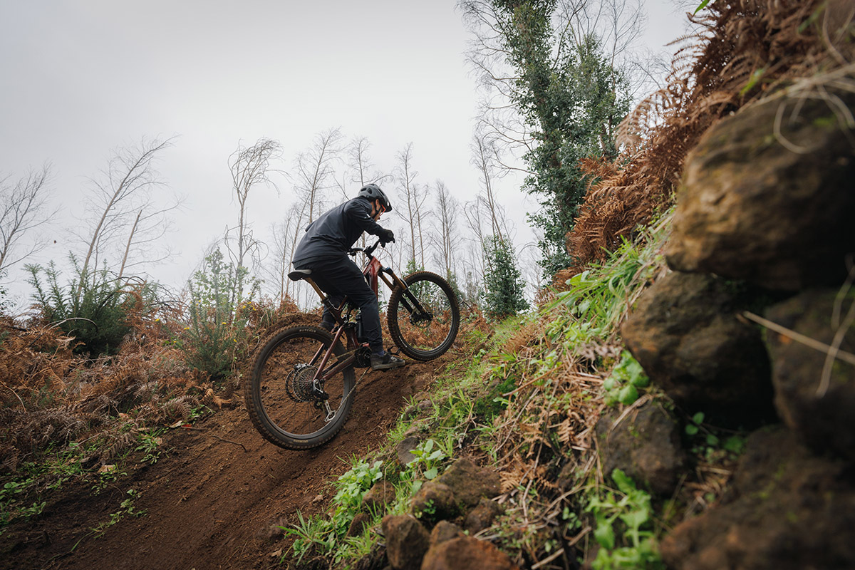 Subidas imposibles: técnica para no perder la tracción y superar las rampas más complicadas