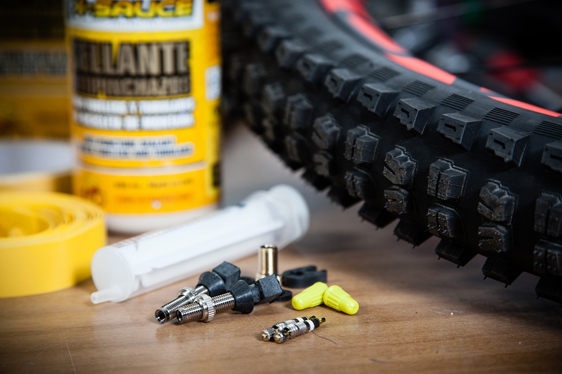 ¿Problemas montando el tubeless? Aquí tienes los mejores trucos y soluciones