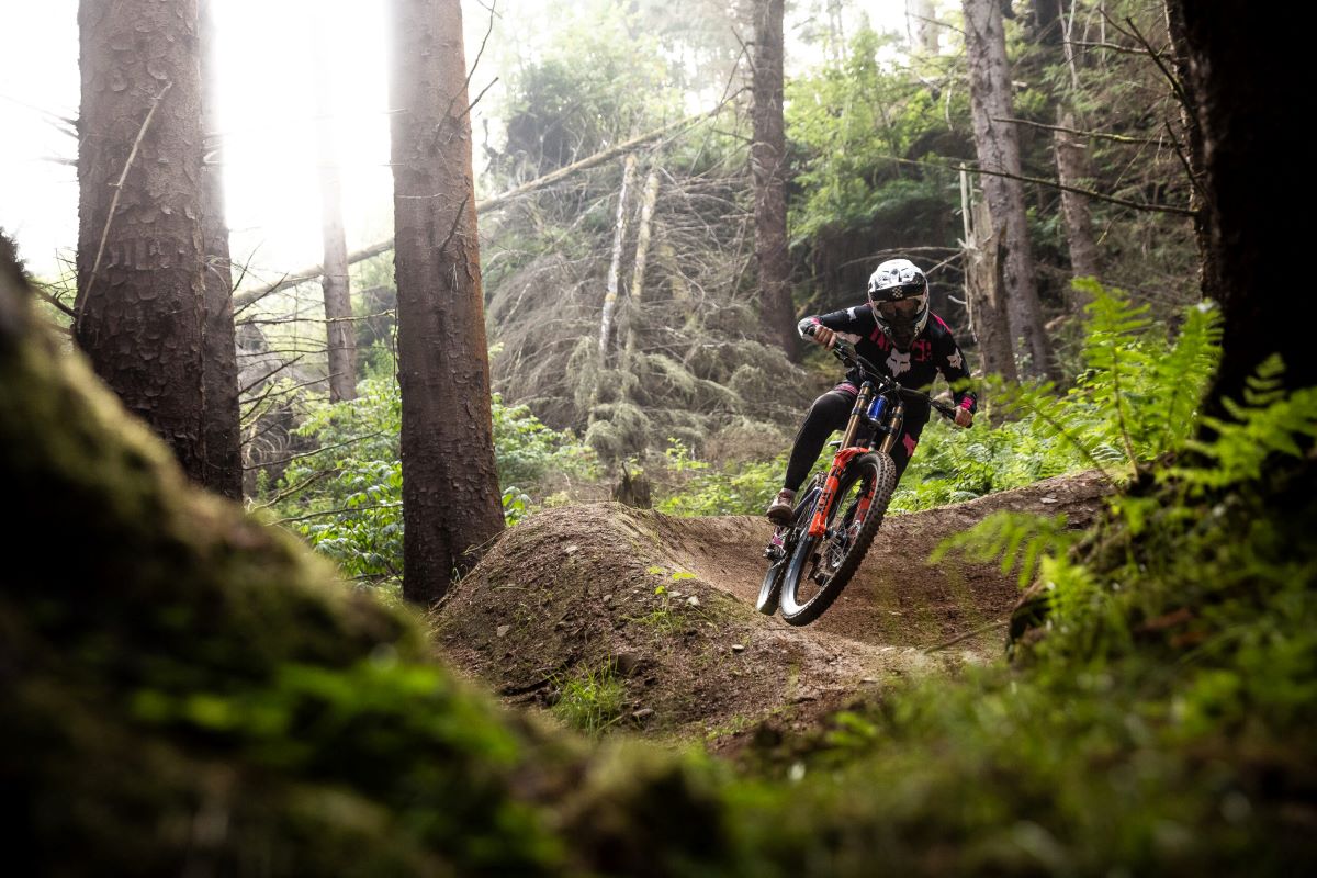 Descubriendo los senderos de Escocia con Phoebe Gale