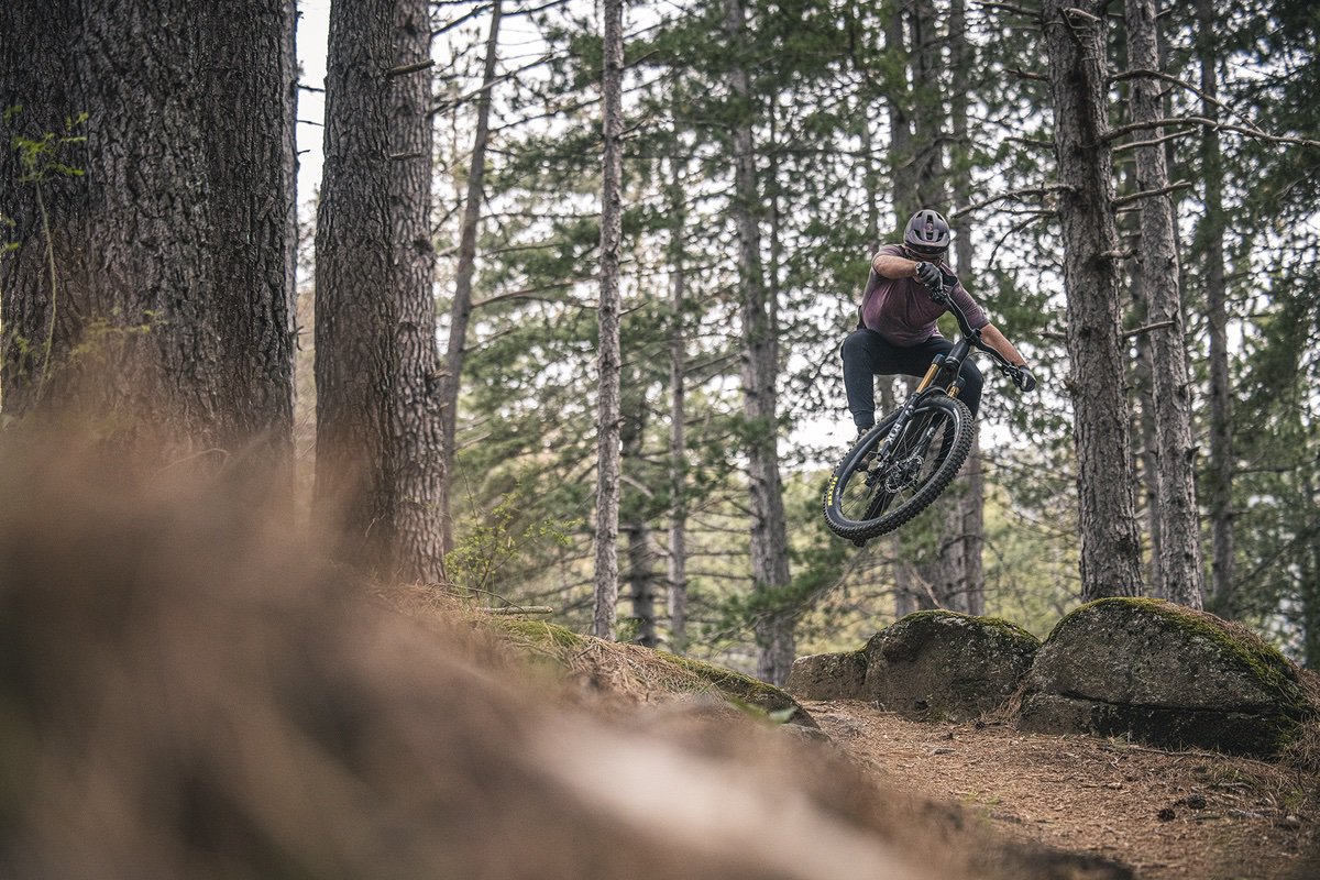 Iñaki Gavín en acción con la Orbea Rise 2024