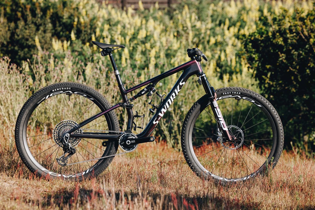 Vista lateral de la nueva Specialized Epic 8 S-Works