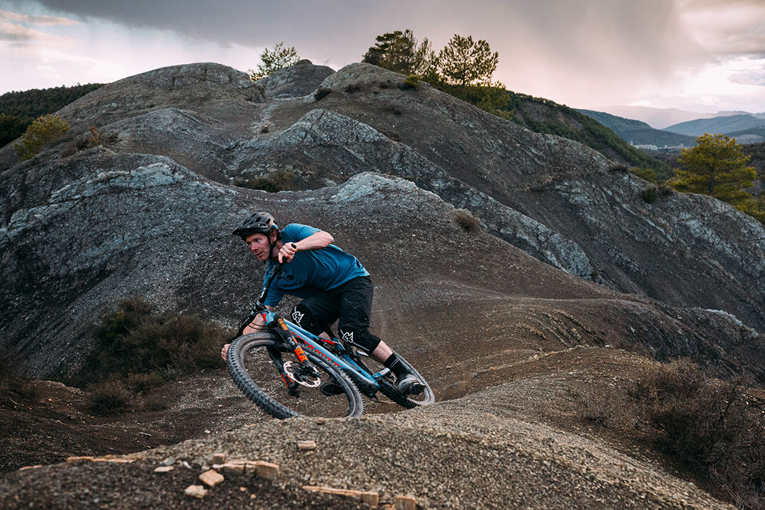 Matt Hunter en Aínsa con la nueva Specialized Stumpjumper