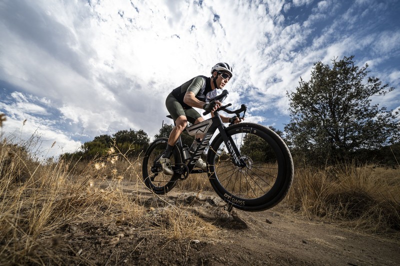 Probamos la Canyon Grail Gen3 CFR Di2: Aero y capacidad de carga para gravel race