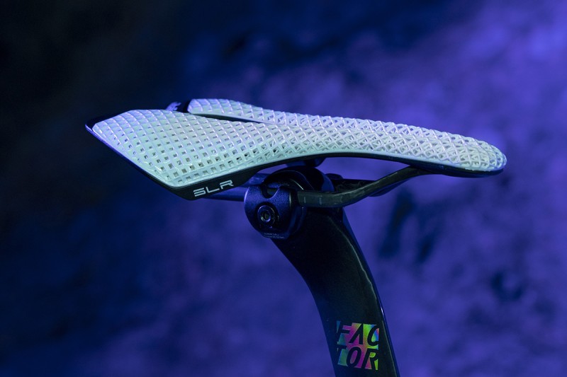 Nueva colección Opal White Capsule para el sillín Selle Italia SLR y cinta de manillar