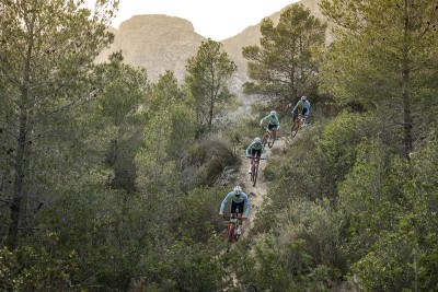 Orbea FOX Factory Team 2026, una de las estructuras más poderosas; así es su Orbea Oiz