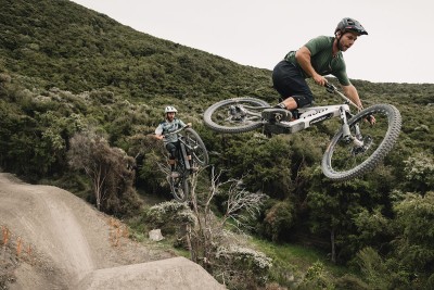 Nueva Pivot Shuttle LT Gen3: con horquilla invertida FOX Podium, BOSCH CX Gen5 y geometría “a la carta”