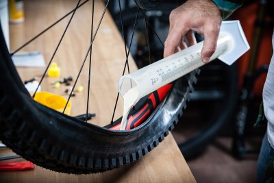 ¿Sabías qué? Hay que cambiar el líquido tubeless…