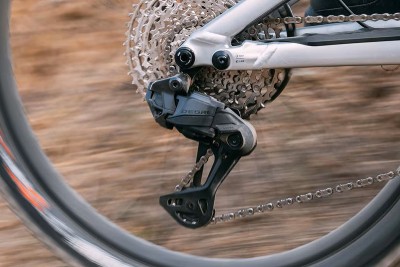 Guía de grupos electrónicos en MTB: SRAM X0 y GX AXS frente a Shimano XT y Deore Di2