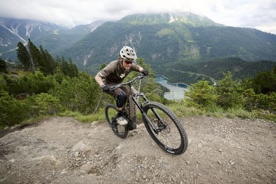 Consejos eMTB: cómo gestionar la batería para las rutas más largas en 5 pasos