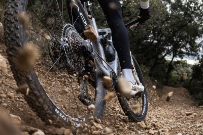 ¡Máximo agarre! La guía definitiva de compuestos, presiones y carcasas de neumáticos para MTB