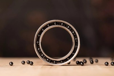 Mantenimiento de rodamientos de dirección, buje o pedalier: cómo revisarlos y engrasarlos correctamente