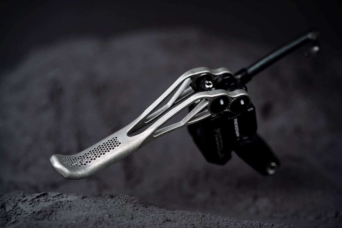 Trickstuff Piccola HD Titanium, con manetas de titanio impresas en 3D Trickstuff Piccola HD Titanium, con manetas de titanio impresas en 3D