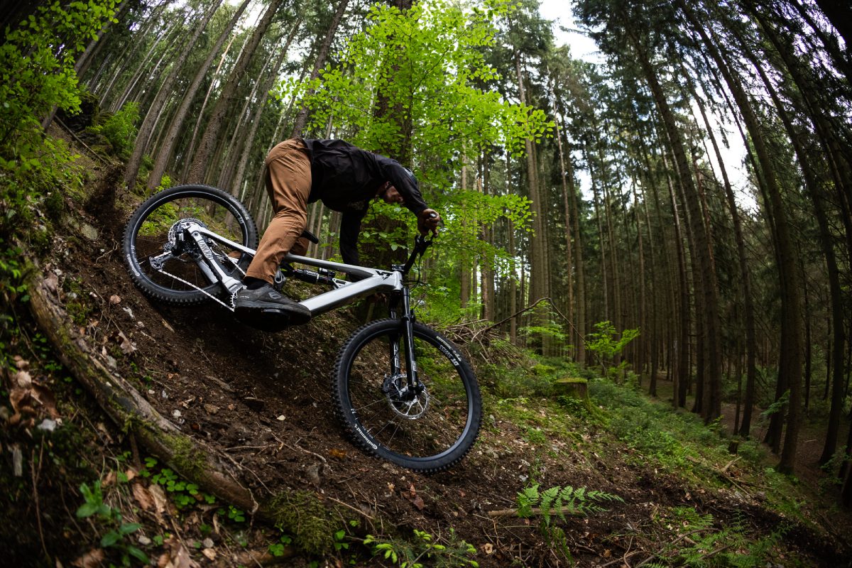 YT Industries se suma a la tendencia Avinox con la nueva gama Decoy X Core de e-enduro